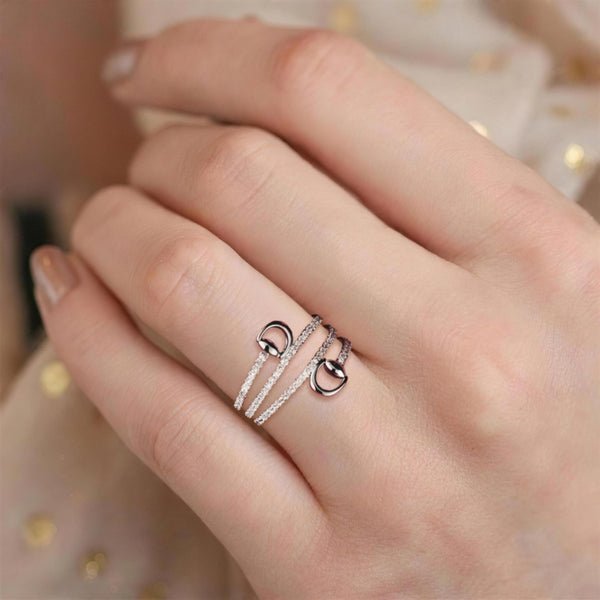 Bague - Mors de cheval - Anneau spiral incrusté de zircons - Plaqué rhodium ou or