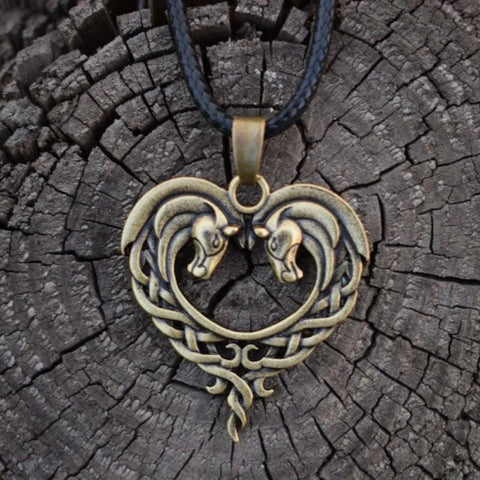 Collier pendentif Médaillon Cheval coeur
