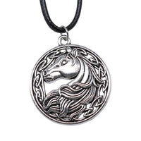 Collier pendentif Médaillon cheval mythologie et Celtes