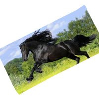 Serviettes de plage bain ou toilette imprimées - cheval noir au galop