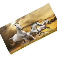 Serviettes de plage bain ou toilette imprimées - chevaux blancs au galop