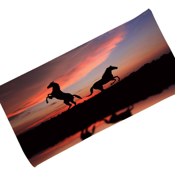 Serviettes de plage bain ou toilette imprimées - chevaux sur fond de coucher de soleil
