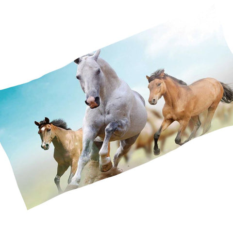 Serviettes drap de plage 75 x 150 cm imprimé de chevaux au galop fond bleu